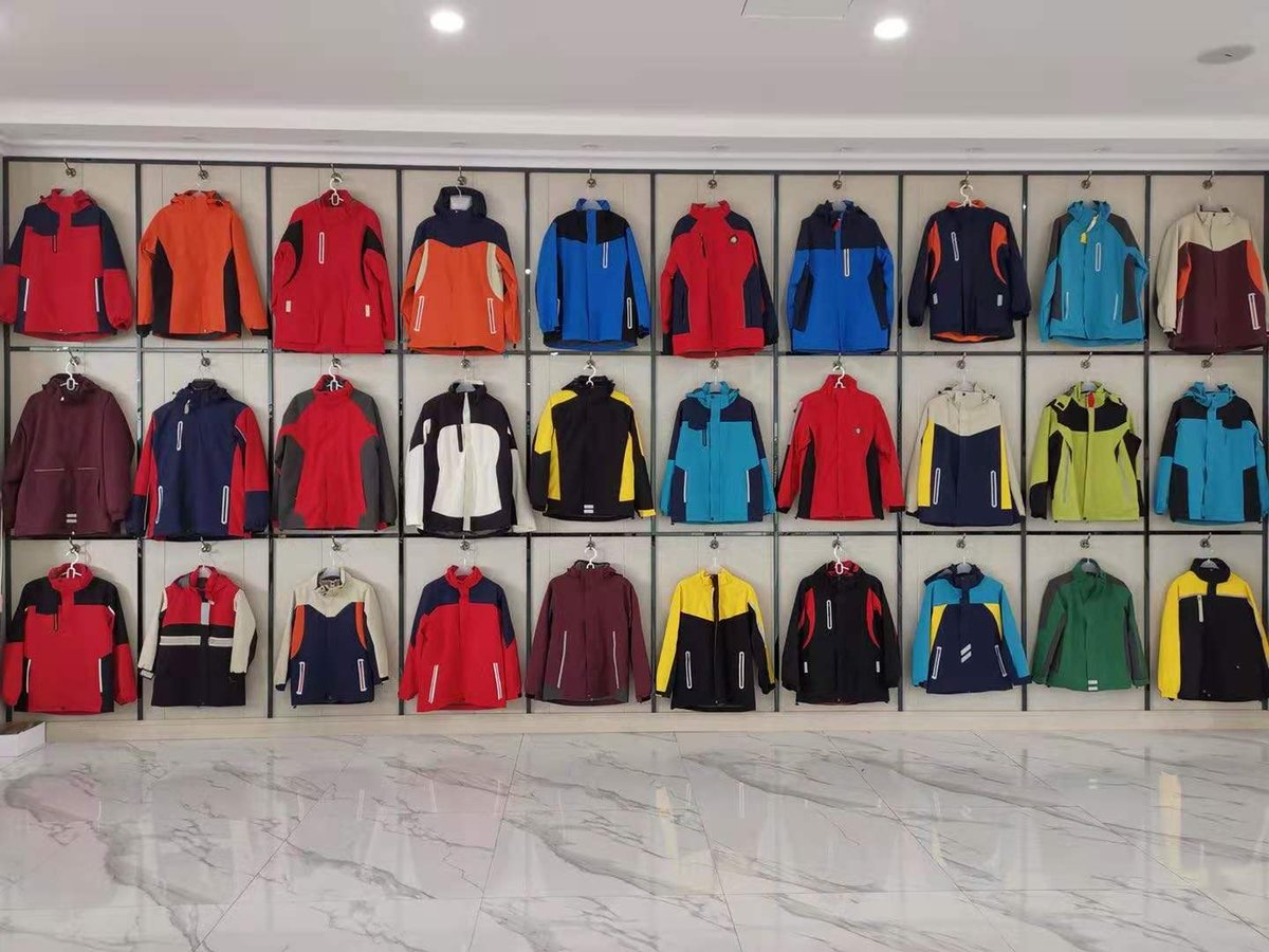 华体会登入网自有工厂生产车间实拍，定制工作服批量生产